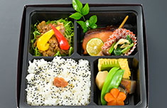 牛肉と西京焼きのお弁当